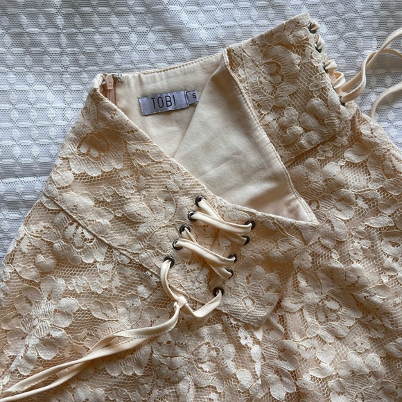 Tobi Lace Skirt - Picture 2 of 4